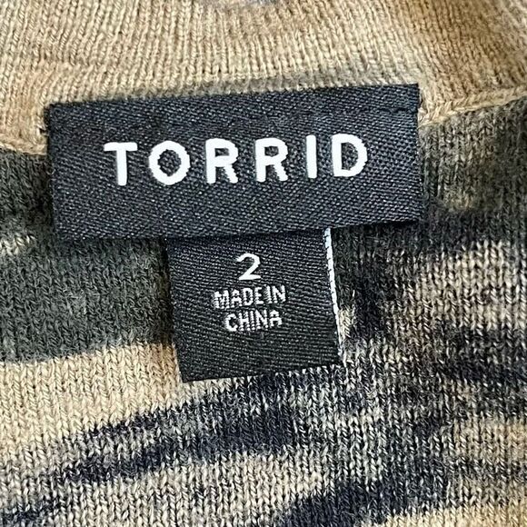 Torrid Army Green Camo Long Button Down Cardigan 2 18 - Picture 8 of 10